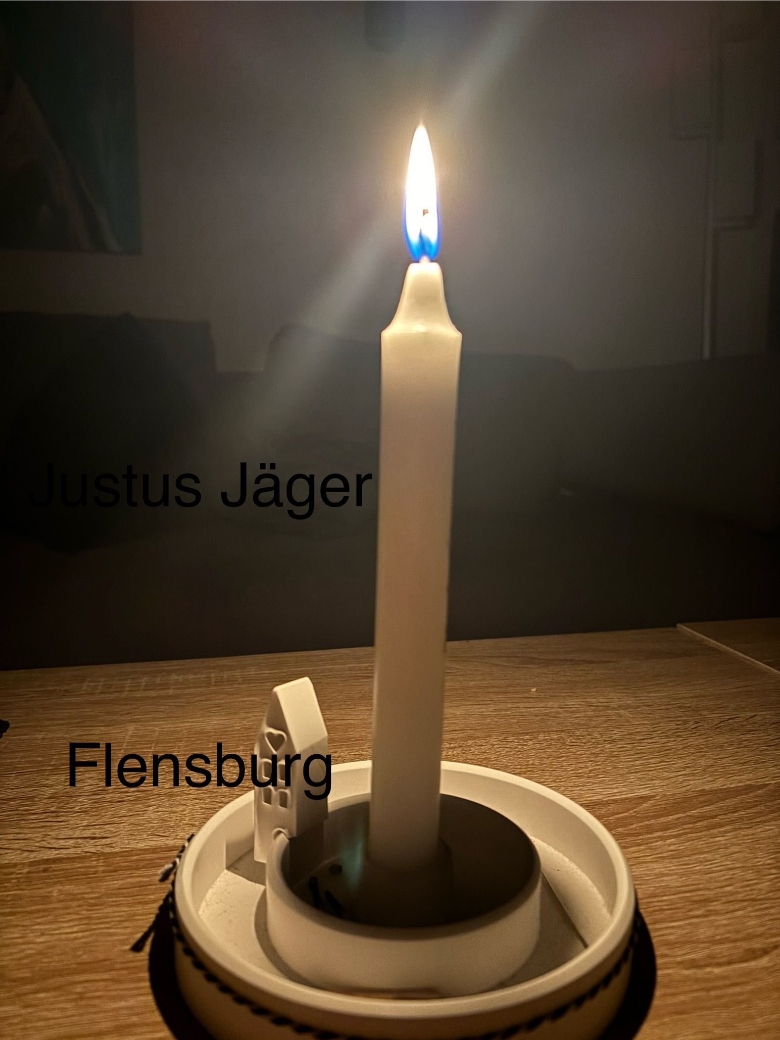 Candle lit by Justus Jäger